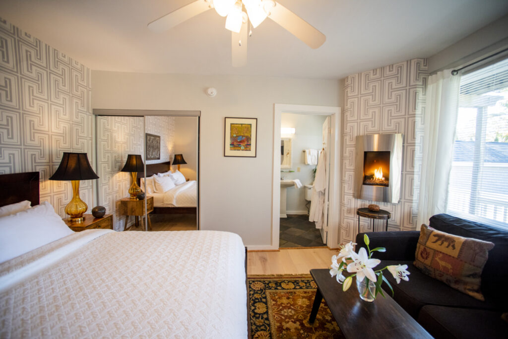 Room 10 | Standard King Balcony (1)