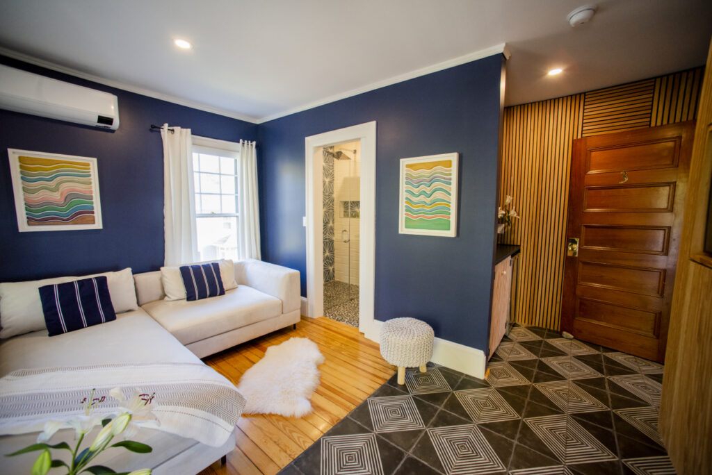 Room 3 | Harbor & Mountain Views Suite (1)